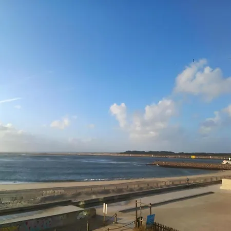 Mit Den Fuessen Im Gafanha da Nazaré