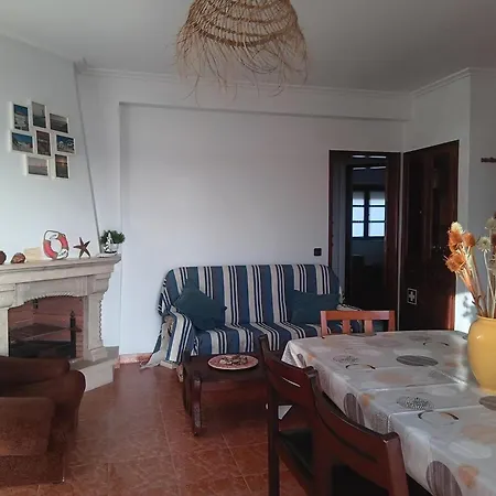 Mit Den Fuessen Im Appartement