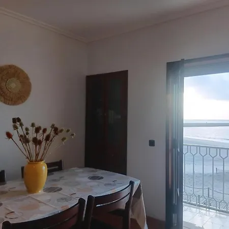 Mit Den Fuessen Im Gafanha da Nazaré